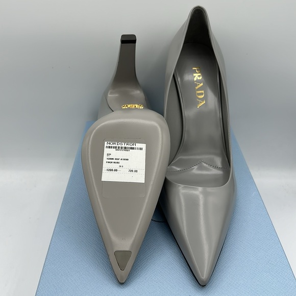 Prada Triangle Show Pointed Toe Pump Heels Grey Size 39.5 EU / 9.5 US NIB - Picture 6 of 9